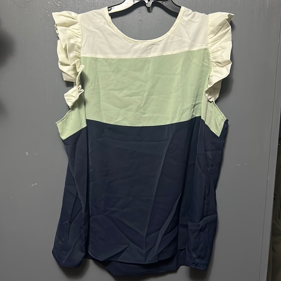 NEW! Plus Size Color Block Top 4X - Picture 5 of 7